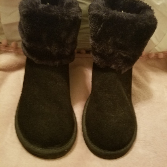 Sketchers Booties - Picture 2 of 8